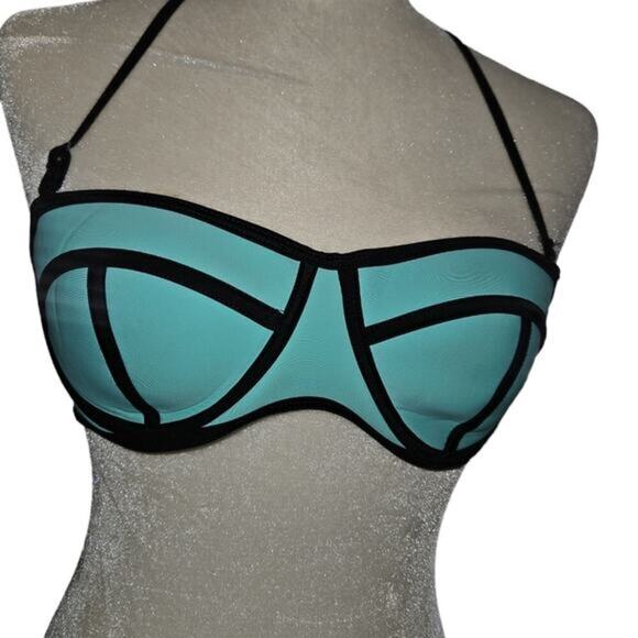 Triangl Swimsuit - Picture 2 of 10